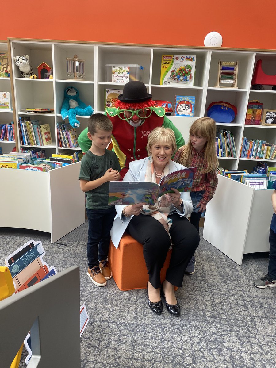 HeatherH's tweet photo. A huge crowd in Portlaoise this morning where I was delighted to officially open Ireland’s newest library.  

I also launched ‘The Library is the Place’ - our ambitious strategy that will turn our libraries into Centres of Excellence for 21st century use. 

#OurRuralFuture https://t.co/pAptfqE3Dg