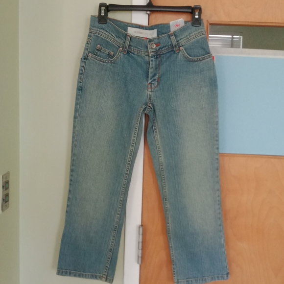 MeSnooty's tweet photo. So good I had to share! Check out all the items I'm loving on @Poshmarkapp from @SharonPuttiness #poshmark #fashion #style #shopmycloset #agolde #levis #mossimosupplyco: https://t.co/Xn6Ga4DAaE https://t.co/Ro36qrz1Z1