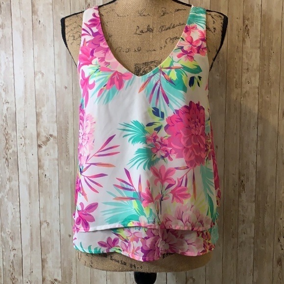 PFinds2021's tweet photo. So good I had to share! Check out all the items I'm loving on @Poshmarkapp #poshmark #fashion #style #shopmycloset #candies #bananarepublic #verabradley: https://t.co/dqq2X3T2G1 https://t.co/b1pMSUoWKm