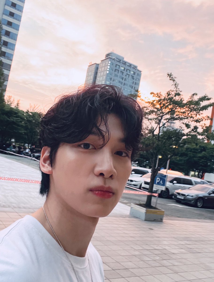 HSangHyuk's tweet image. 📸🌇(feat. ⭐️)