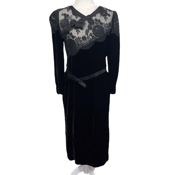hauteplus1's tweet photo. So good I had to share! Check out all the items I'm loving on @Poshmarkapp #poshmark #fashion #style #shopmycloset #dresstokill #jessicasimpson #valentino: https://t.co/1dSpl8lGZe https://t.co/0naqym470R