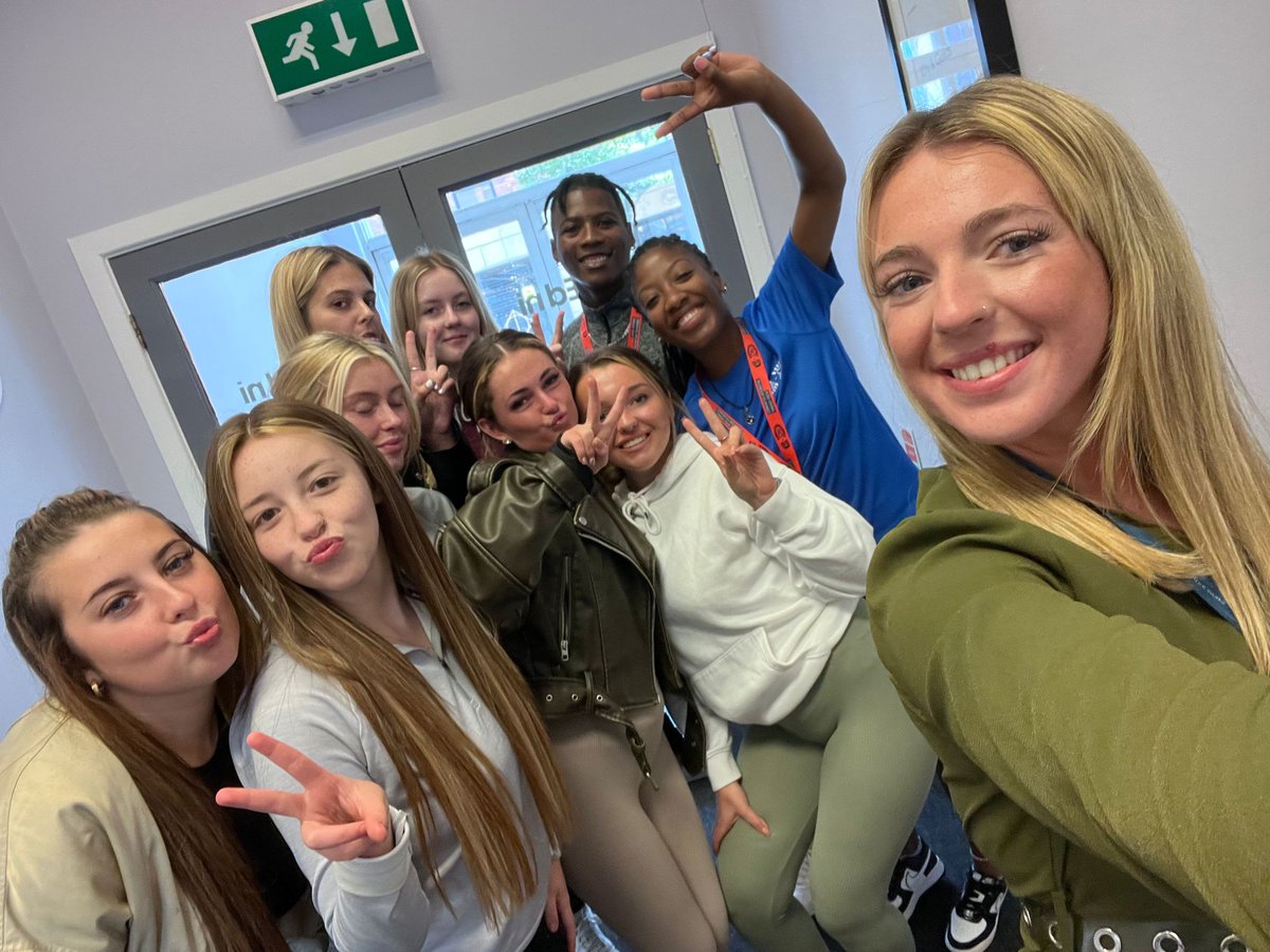 skilledni's tweet photo. Today we had 2 friends from Blanco, South Africa come in and spend some time with our students. The students got to gain an insight into how Bradley and Sharleo live back home in SA &amp; the differences in daily life, education, and culture🇿🇦 thank you for meeting with us!❤️ https://t.co/wpTXeBJ7Kz
