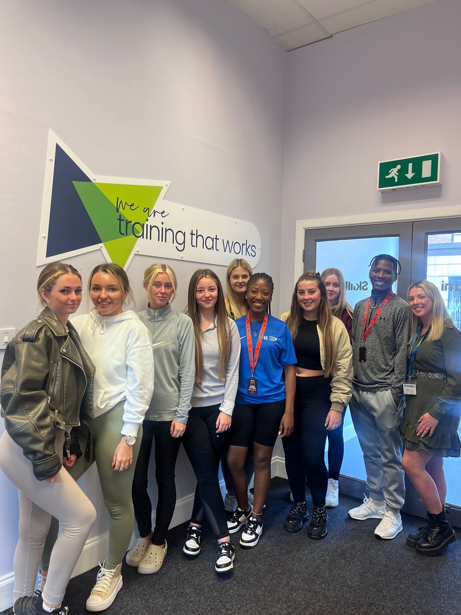 skilledni's tweet photo. Today we had 2 friends from Blanco, South Africa come in and spend some time with our students. The students got to gain an insight into how Bradley and Sharleo live back home in SA &amp; the differences in daily life, education, and culture🇿🇦 thank you for meeting with us!❤️ https://t.co/wpTXeBJ7Kz