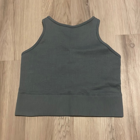 VintagClothes4U's tweet photo. So good I had to share! Check out all the items I'm loving on @Poshmarkapp #poshmark #fashion #style #shopmycloset #hollister: https://t.co/IAESYPUWPV https://t.co/kT0VNryush