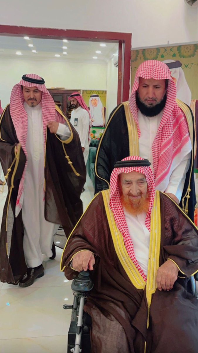 ridaan4's tweet photo. #سبيع
#الهضب
#رنيه
شيخ قبيلة ال محمد الشيخ نايف ظافر الدرياقه برفقته كل من الدكتور مسفر صحين ال محمد و محمد بن رديعان ال محمد في زياره لسعادة المحافظ لمتابعة مشاريع #روضة_الهضب https://t.co/t7x6YsSMPK