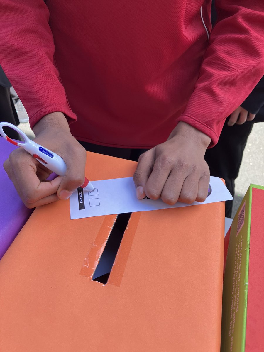 acroydon_teach's tweet photo. House captains elections under way for 2023/24. Democracy in action #PersonalDevelopment #FundamentalBritishValues #Democracy https://t.co/zlVhSV50da