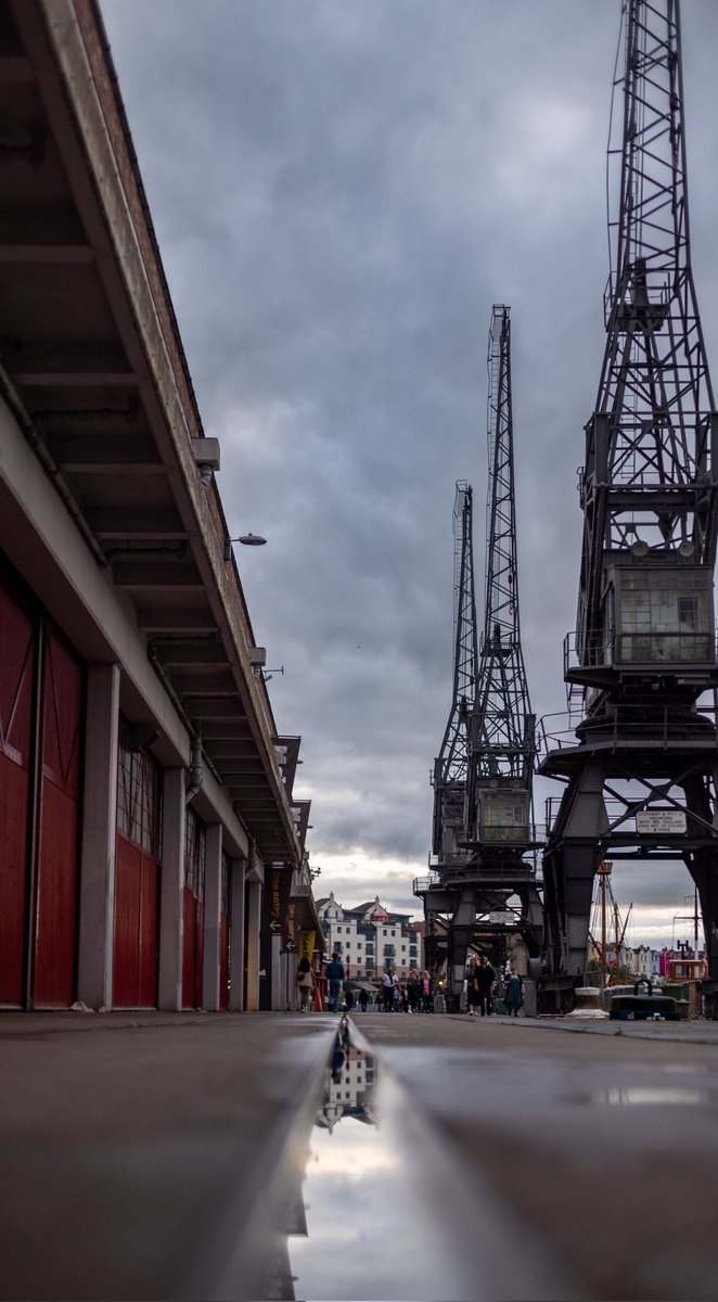 UkAnvil's tweet photo. I think I'm gonna go with this for #WexMondays #fsprintmonday #appicoftheweek #Sharemondays2023 this week, #Bristol Harbour, in front of #Mshed. #crane #welshphotographer #amateurphotographer #leadinglines #streetphotography #dramatic #TheStormHour #wexmonday https://t.co/15nFsKnFZW
