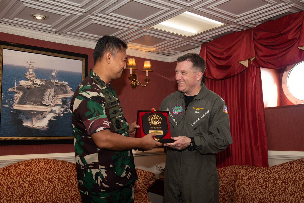 USS Ronald Reagan (@gipper_76) on Twitter photo #NavyPartnerships matter aboard USS Ronald Reagan!🇺🇸🇮🇩
📸 MC3 Jordan Brown
<a href="/usembassyjkt/">U.S. Embassy Jakarta</a> <a href="/_TNIAL_/">TNI Angkatan Laut</a> #NavyPartnerships matter aboard USS Ronald Reagan!🇺🇸🇮🇩
📸 MC3 Jordan Brown
<a href="/usembassyjkt/">U.S. Embassy Jakarta</a> <a href="/_TNIAL_/">TNI Angkatan Laut</a>