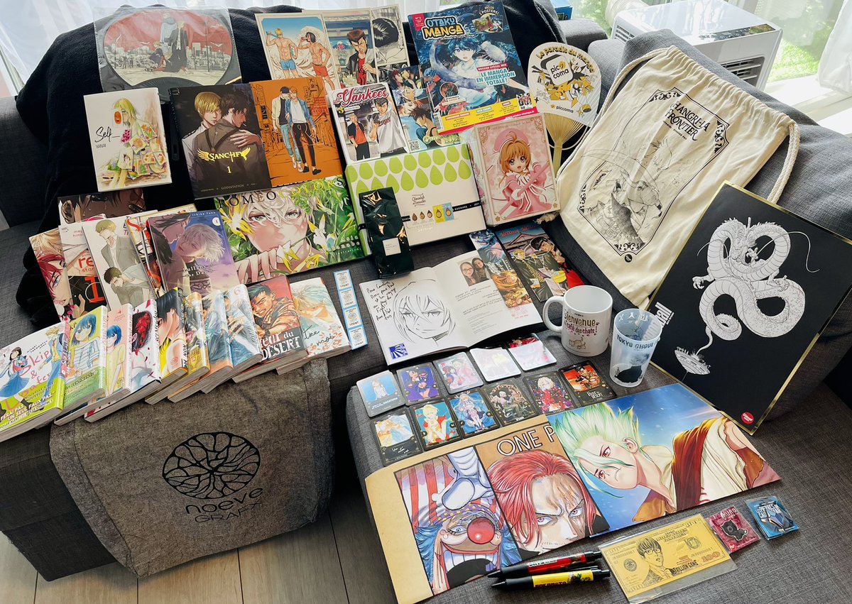 Voici mon loot final de ce Japan Expo 2023 !!!

Merci à ma commu pour la figurine, les chocolats et les bouchées au matcha ❤️ vous me connaissez bien et la j’ai pleuré fort d’émotion !

Vu que j’étais en activité de 10h à 18h30 TOUS LES JOURS, je n’ai pas pu aller voir de stand