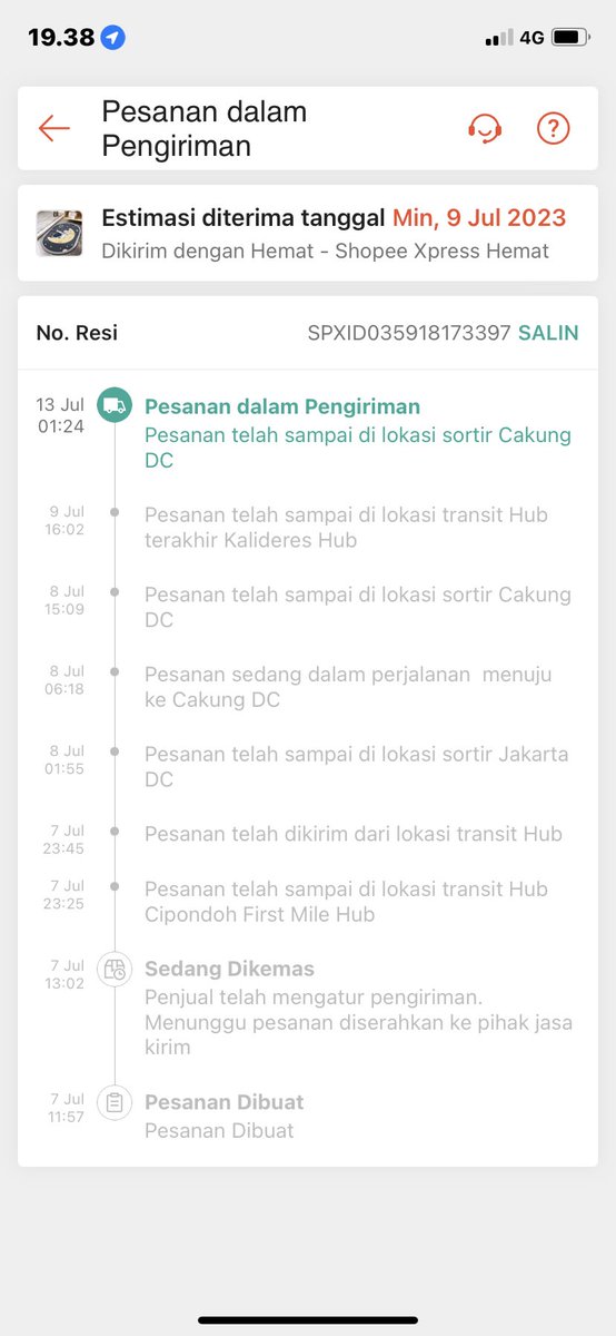 AMELIAAMOY's tweet photo. Coba ini @ShopeeID  gimana tanggung jawab kalian? Ini sudah hari ke 10 dari sy beli barangnya. Setiap hari saya komplain, tapi tidak kunjung ada penyelesaiannya.  
Saya minta no telepon Cakung DC, pihak shopee bilang tidak ada di database mereka. KAN LUCU!?! https://t.co/sbb8N1rSJ0