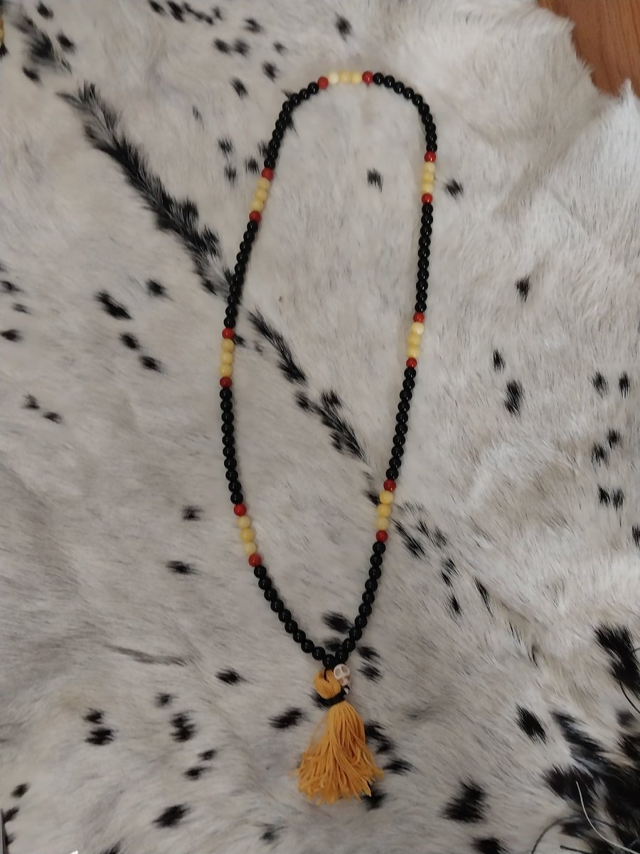 I made a slightly oversized mala for Hekate 🖤