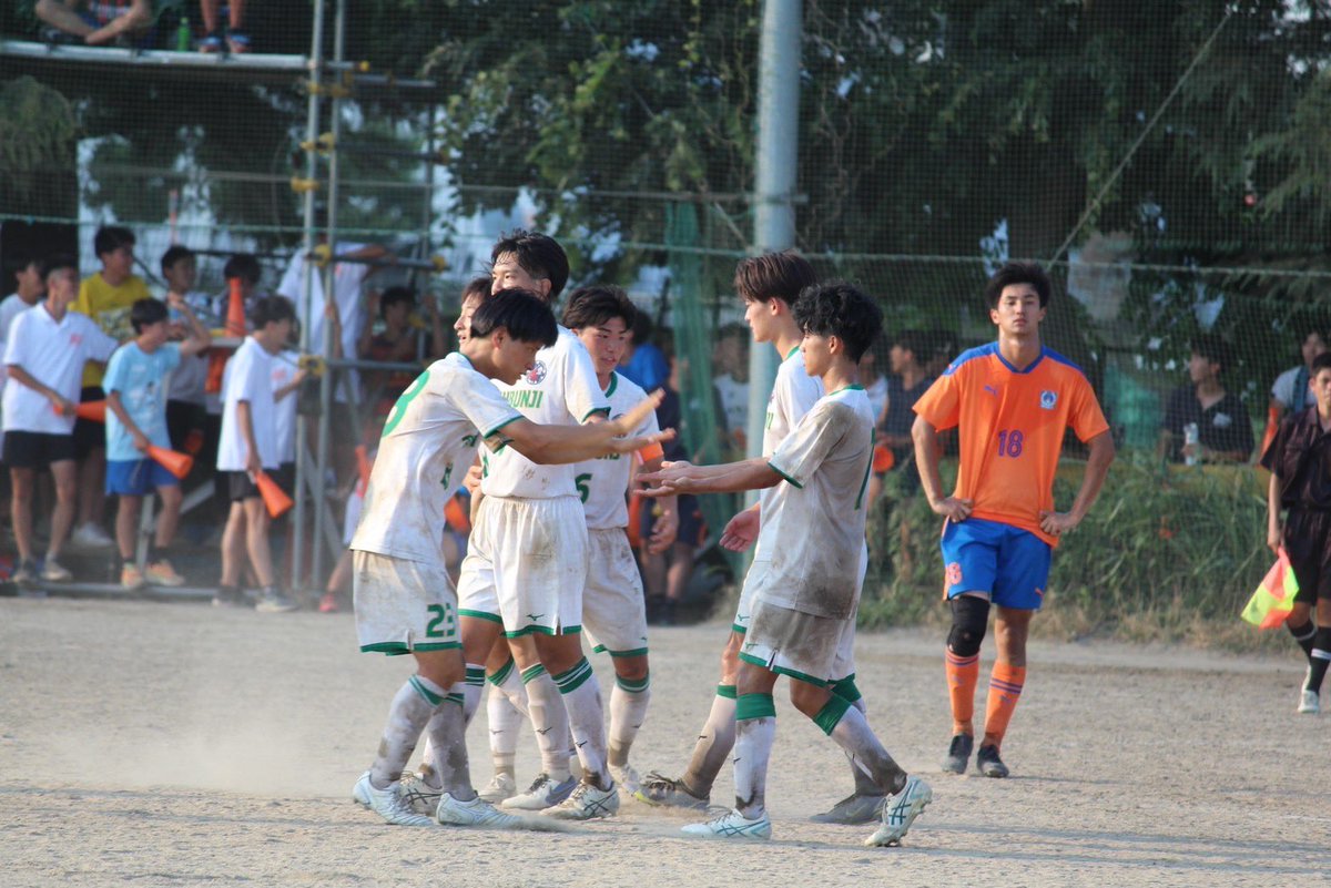 KBJsoccer53's tweet photo. 2023/07/17(月)
T4リーグ第6節
vs狛江
〇1-0 内野

最後、1人少ない状況になった中で全員で守りきれてとても良かったです。とても暑い中の試合でしたが、全員で声を出して聞い続けられました。次の試合は合宿後です。もう一段階チームをグレードアップさせて帰ってきて絶対に勝ちます。 https://t.co/Z19JUBe1Xz