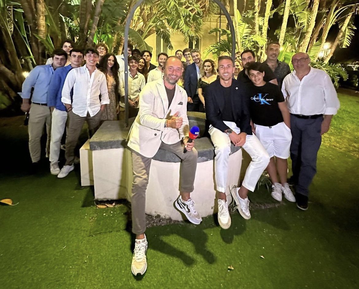 • Bellissima serata con il calciomercato di <a href="/SkySport/">skysport</a> e la compagnia di <a href="/DiMarzio/">Gianluca Di Marzio</a> e <a href="/LucaMarchetti/">Luca Marchetti</a> . • ⚽️🎤