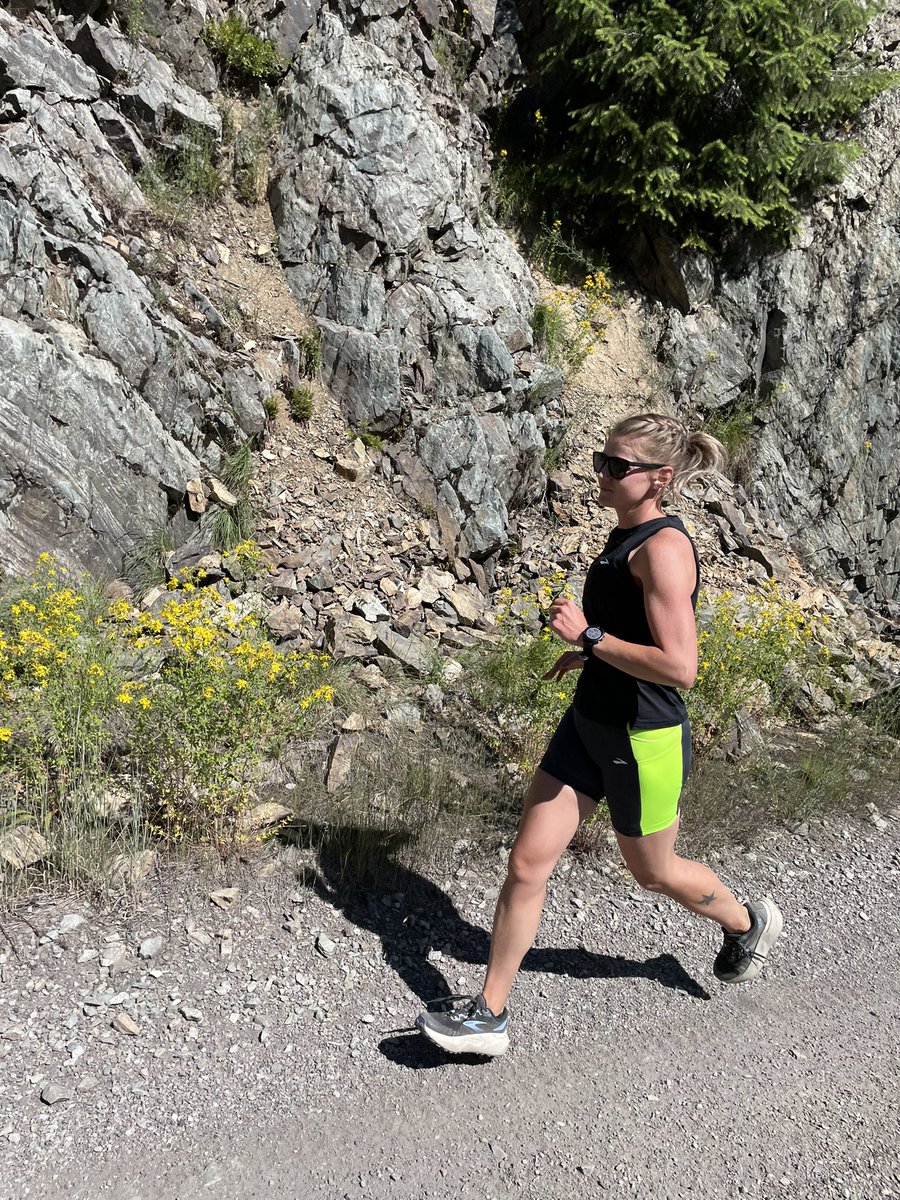 kaeloni_neville's tweet photo. All the pretty long run views! Happy Sunday Runday!
#sundayrunday #sundaylongrunday #longrunveivs #railroadgrade #runhappyteam #runnergirl https://t.co/jIJkqeAvFo