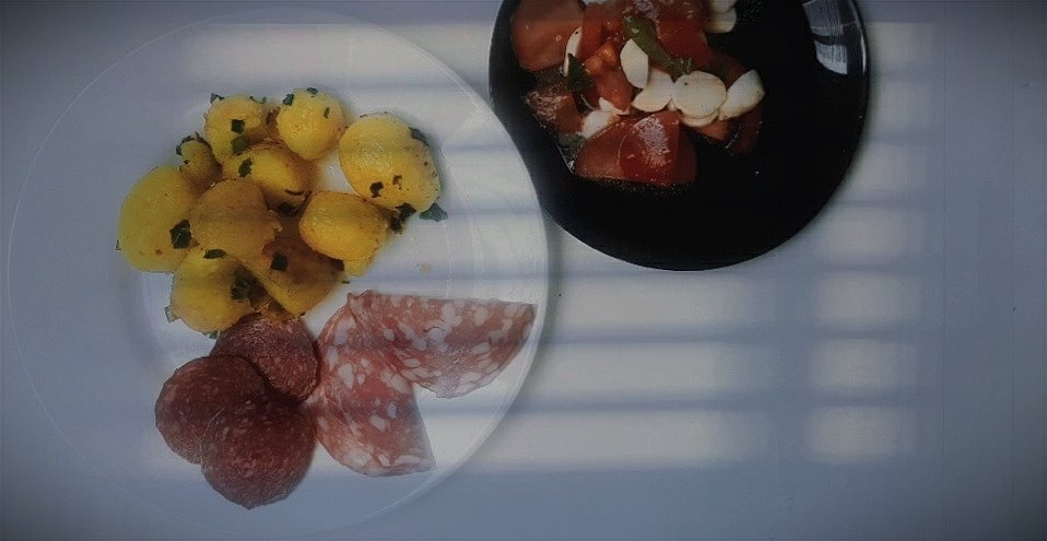 KETTiROUE's tweet photo. It's time to take a break๐
As they say in Italy: "Buon appetito"๐คค
#BreAk #myLunch #FooDisServed https://t.co/Q1hKQ6lhfh