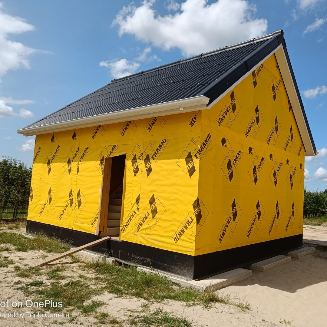🎊| Zo net voor de bouwvakvakantie zijn ook deze 4 casco chalets in Wemeldinge opgeleverd.

📸Wim Sturm

#fraanje #fraanjebouw #bouwfoto #opgeleverd #casco #wemeldinge #samenbouwenaandetoekomst