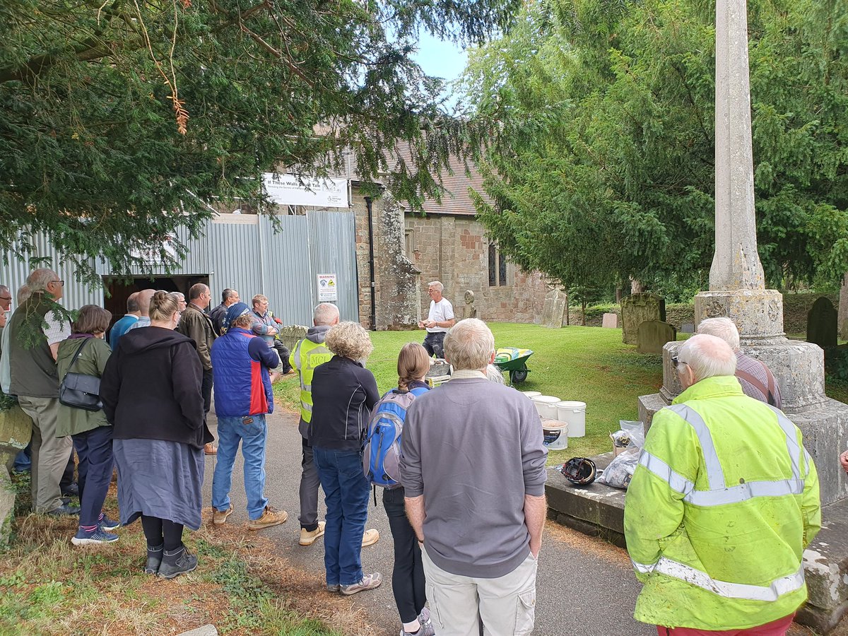 Hot Lime Mortar workshop well under way at Hampton Lovett Church, Droitwich.
@CofEWorcester #HeritageCrafts @HeritageFundM_E #LimeMortar #NLHFEvaluation