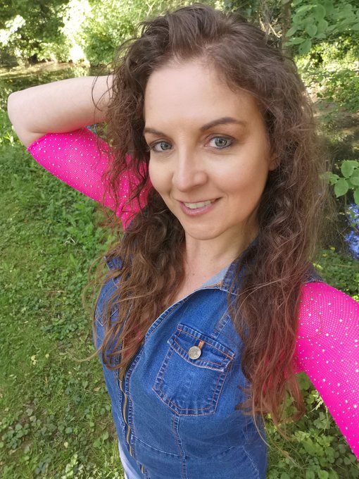Envie d'une webcam avec moi ? De discuter via ma messagerie priv&eacute;e ? 😋 Viens vite sur mon site : https://t