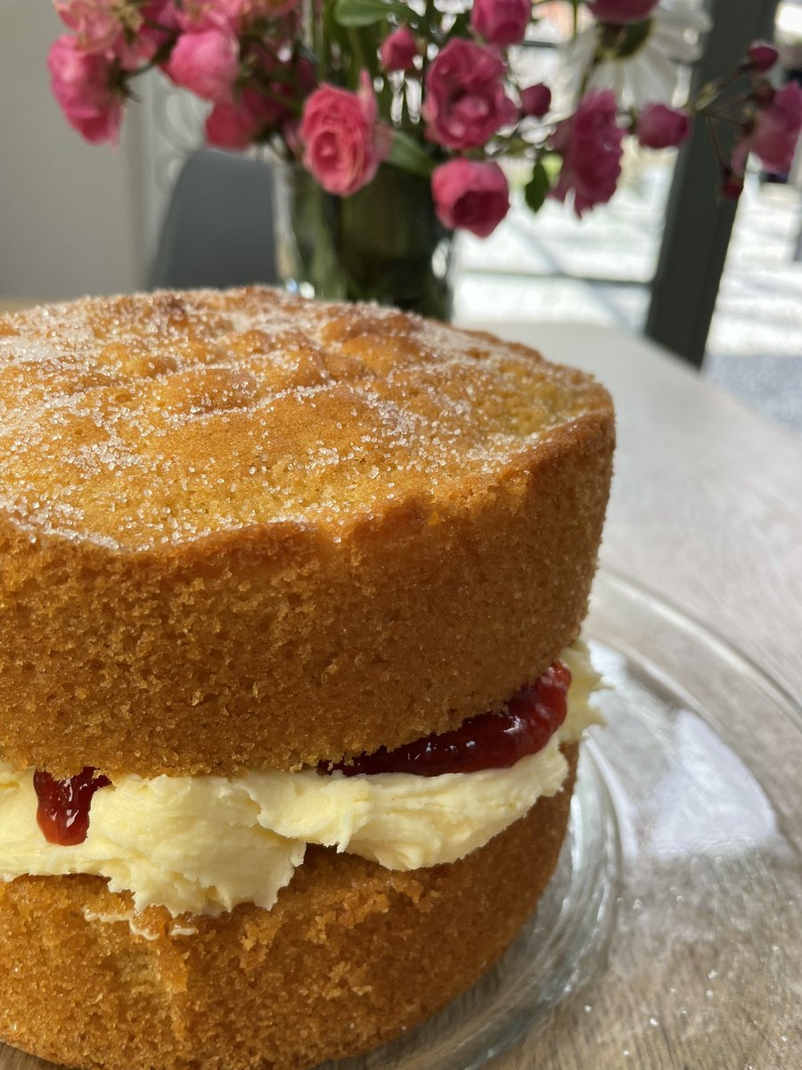 Who doesn’t like freshly made cake on check in?   Guests at North Thorne are always greeted with fresh cake or a scrumptious Devon Cream tea (cream first of course!! 😂) 

#ukholiday
#devon
#northdevon
#north_devon
#dogfriendly
#bookdirect 
#belltents
#safaritents
#glamping