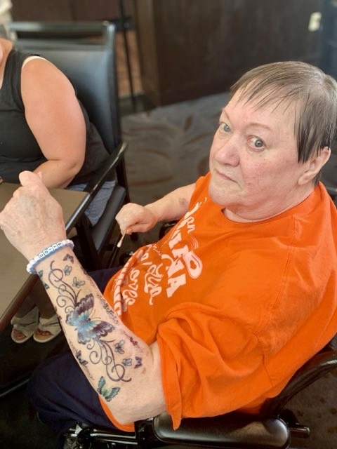 Let’s get inked! Happy Hour consisted of our residents getting booze and tattoos! We had so much fun and everyone truly enjoyed getting to see all the fun temporary tattoos we had to offer.
#whatshappeningatHarrisonSprings
#SeniorLiving
#TrilogyLiving