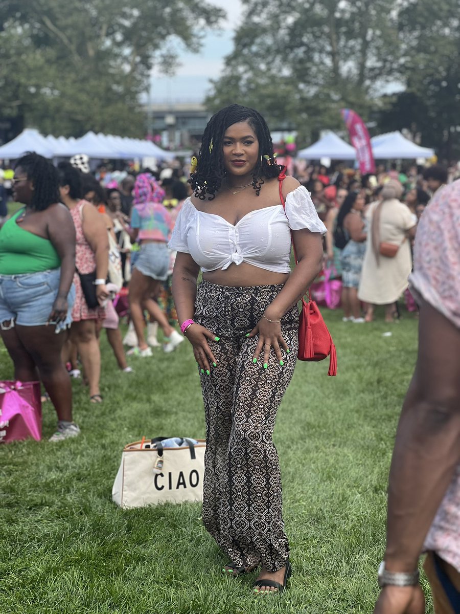 ohthatsteeee_'s tweet image. #Curlfest was such a vibe! 🩷