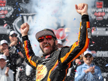 johnewing's tweet photo. A bettor at @BetMGM wagered $20,000 on Martin Truex Jr. +600 to win @NASCAR Crayon 301.

Bet would win $120,000. 🤑

Truex has moved from +700 to +300 to win the race. https://t.co/shwxk8XC0M
