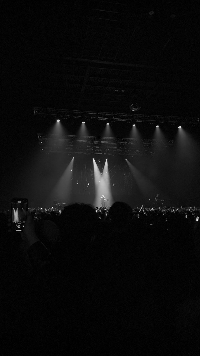 mayhanzz's tweet photo. A night to remember 🚬🖤
#CASLiveInKL https://t.co/T9QghYn5vL