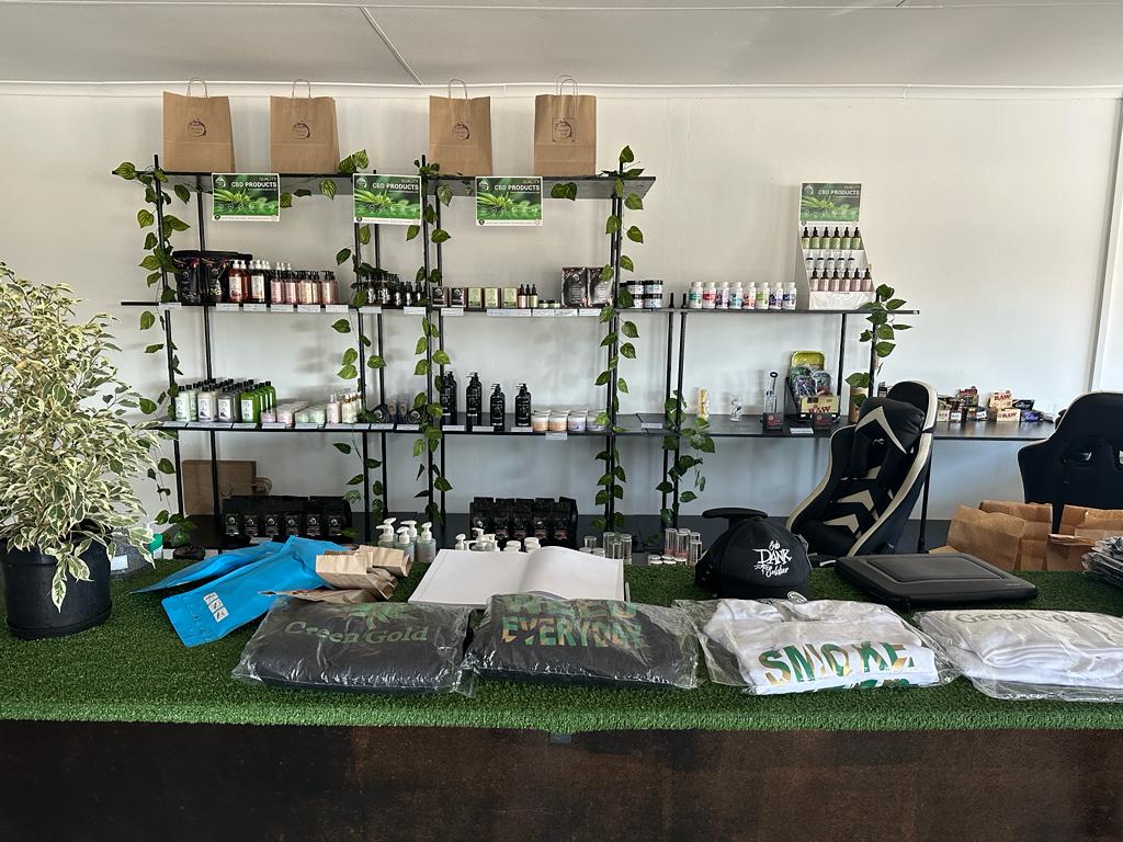Cuzzi_RSA's tweet photo. Ladies and Gentlemen, I present to you my little Baby...

"BEST OF BUDZ"
An established Cannabis/Hemp Grow shop and Dispensary. A dispensary in full compliance with the SOUTH AFRICAN HEALTH PRODUCT REGULATORY AUTHORITY. At BEST OF BUDZ, we offer Educational advice on Cannabis https://t.co/JiaLnGTdlX