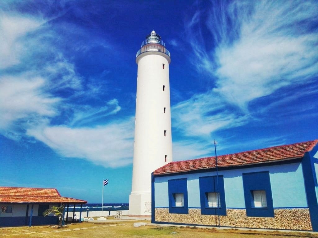 Gtmotravel's tweet photo. A 37 metros sobre el nivel del mar se levanta esta torre que representa el Faro Concha en Punta de Maisí, el extremo más Oriental de Cuba. 

Síguenos en https://t.co/NyFnXaGWmx
#Maisi #CubaTravel #CubaUnica https://t.co/2SCQyy0atc