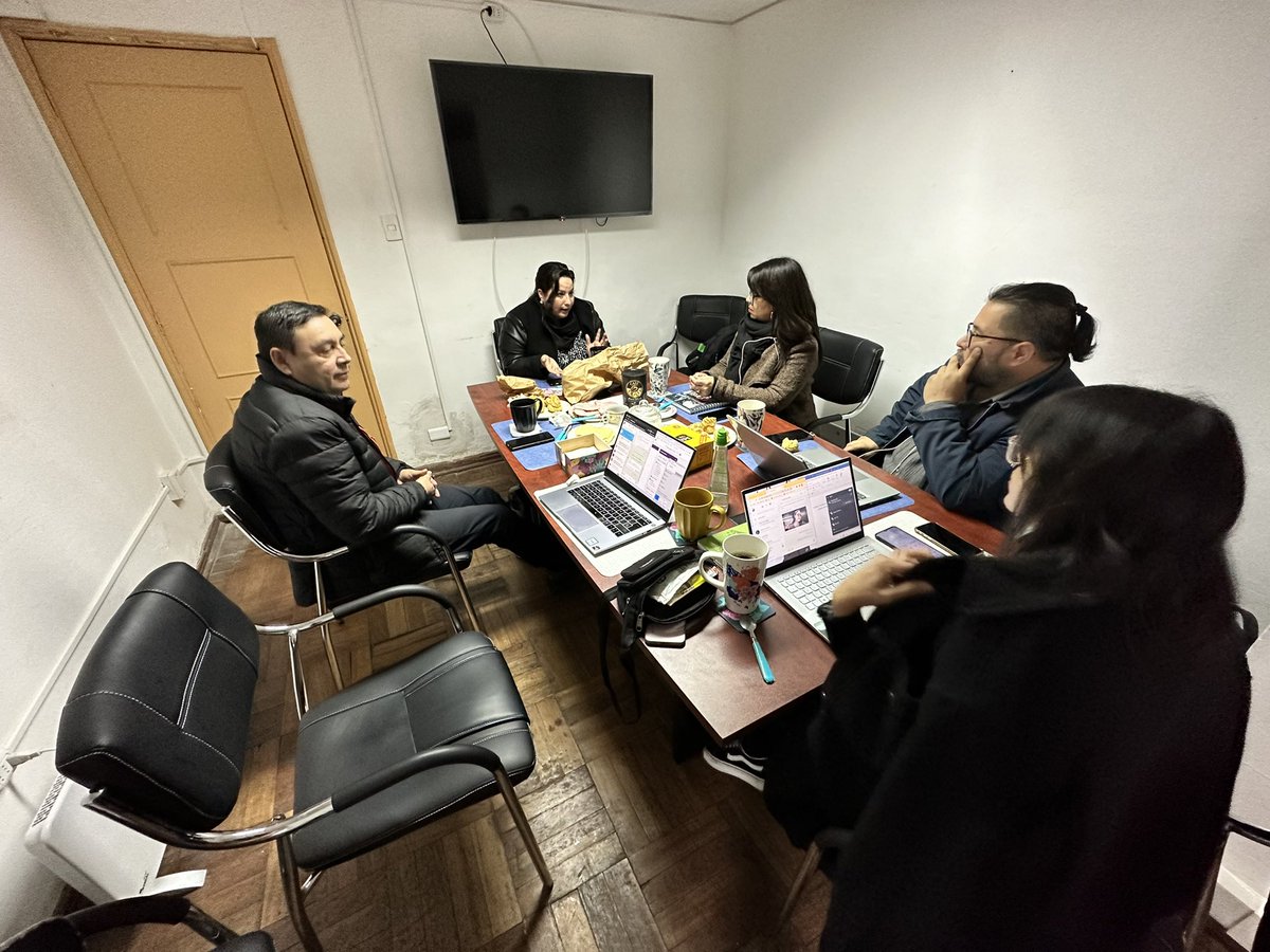 Diputada_Arce's tweet photo. #SemanaDistrital 🔴
AHORA| nos reunimos con la directiva de la Federación Nacional de Asistentes de la Educación (@aefenacional ) para conversar sobre inquietudes que tienen en el proceso del traspaso de la educación Municipal a los Servicios Locales de Educación Pública (SLEP)📚 https://t.co/xRh4viabRx