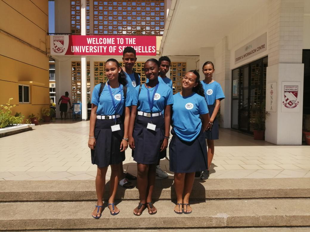 SeyBluefloat tweet media