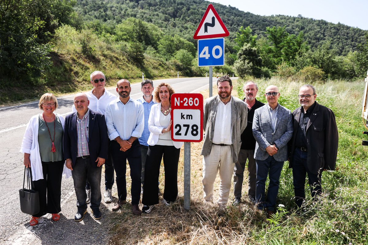 govpirineuiaran's tweet image. La #consellera @territoricat @estercapella ha visitat les comarques del Pallars Sobirà i el Pallars Jussà

Destaquem la presentació de l’aportació de 260 MEUR a la millora de l’eix Pirinenc recollida al protocol amb l’Estat d’encomanes de gestió per executar obres al territori