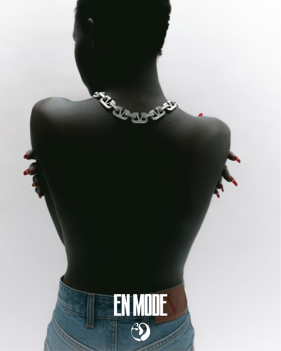 enmodemagazine's tweet photo. Rent was due

Maison Valentino x En Mode out now https://t.co/oiM9baxCdm