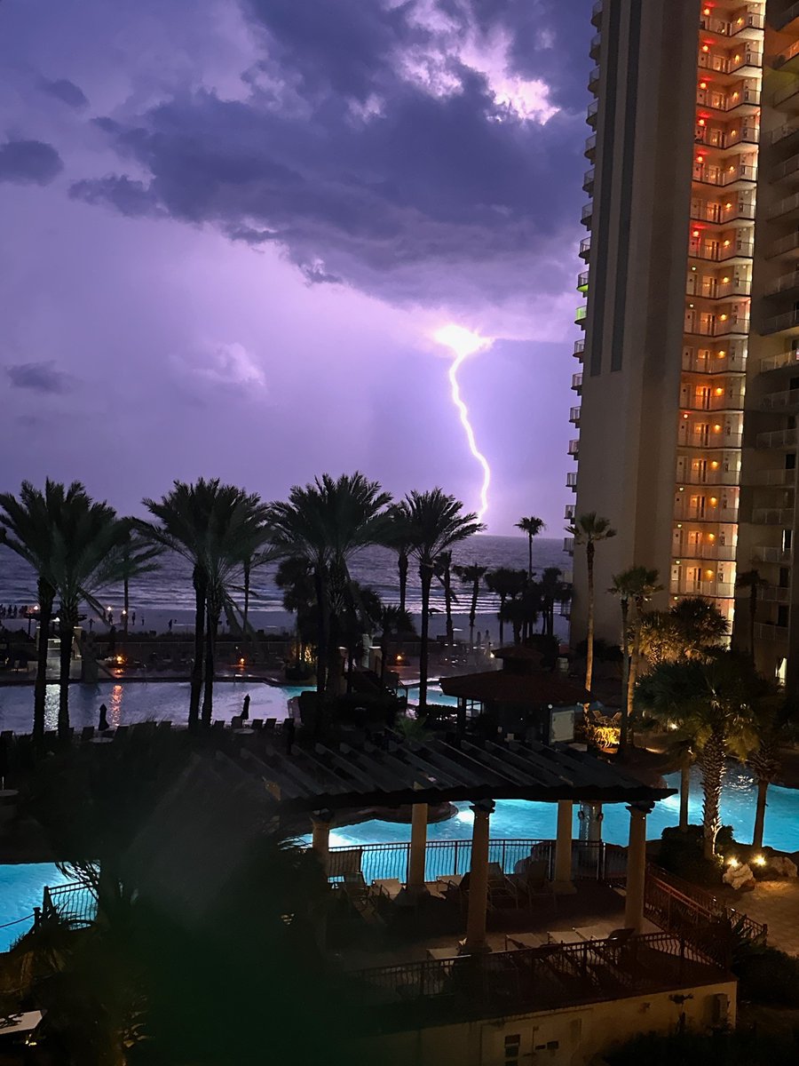 pappymorris's tweet photo. @MarcWeinbergWX   Hey Marc take a look daughter in Panama City Beach this week caught this last night! ## Pappy Morris # Your the best!!! https://t.co/PR9D3nb8V1