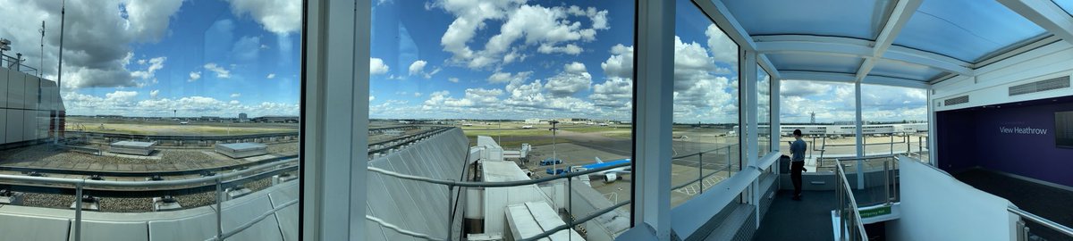 ThorpeHouseHead's tweet image. Who knew? T4@LHR has an awesome viewing gallery. If only it didn’t double up as a greenhouse, I might stay here longer! #planegeek