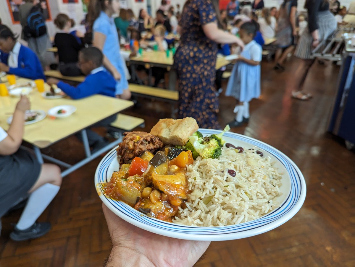 This morning we launched our tackling food poverty in schools commission report, explaining how we will invest £300k into improving the price, quality, and sustainability of Hackney school meals 🍲👩‍🍳