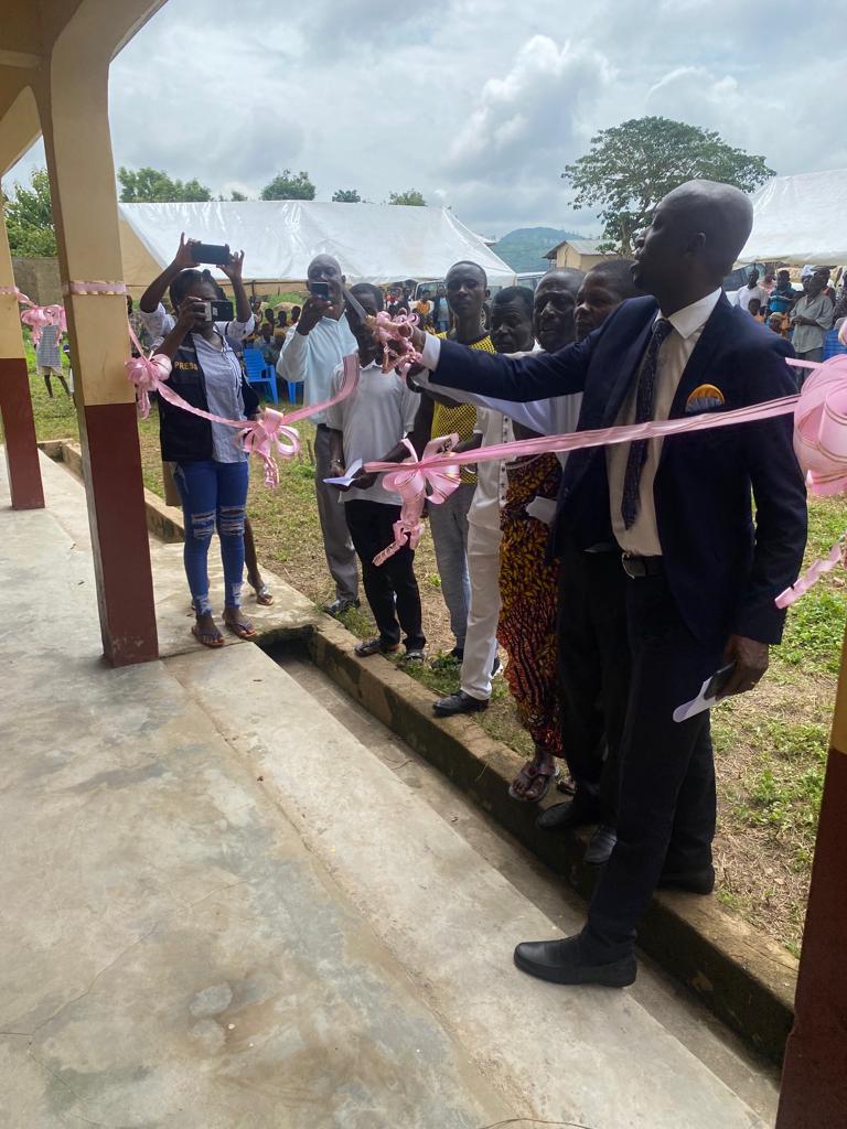 abakfoundation1's tweet photo. GOOD NEWS HIT BOATENGKROM (Konongo).. After months of our advocacy work, 5 years completed but abandoned school opened for Children in Boatengkrom Community to taste a school for the 1st time.. @4lowthemoney @CIPE_ACGC @GACC_GHANA @CSOPlatformSDG @GhanaIntegrity  @AfricaEducation https://t.co/BOWKOC9JKM