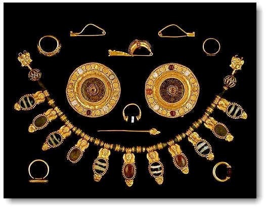 AraceliRego's tweet photo. Una colección de joyas etruscas puede ser apreciada en los Museos Arqueológicos de Florencia y Ancona, entre las cuales destacan brazaletes hebillas de oro, pendientes, colgantes, entre otros #joyas https://t.co/TY7O9U2rQY