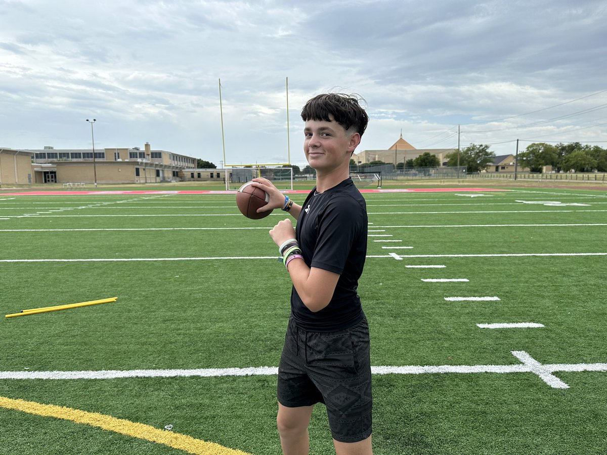 CalvinLDavis3's tweet photo. #Sunday We had a great time sharpening our discipline and getting at least 1% better! Outstanding job Qbs &amp; WRs!  @nsmesports https://t.co/7pyfyiqKes