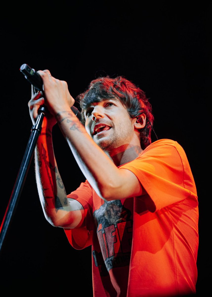 LT__91's tweet photo. Louis on stage at The Greek Theatre, Berkeley, California, June 29.

#FITFWorldTour #FITFBerkeley
(📸 Dana Jacobs) https://t.co/eReNAownUd