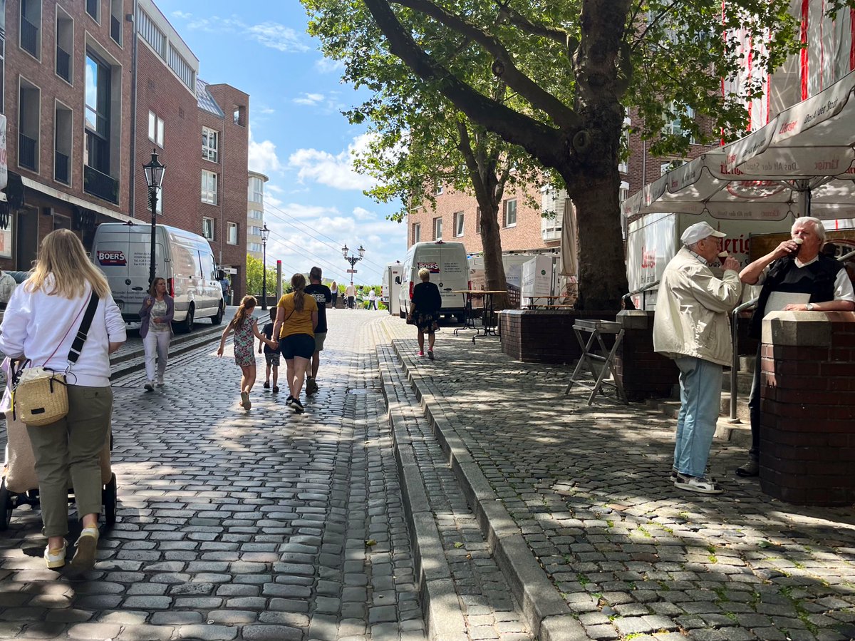 k_okai_yabe's tweet image. After a several unlucky incidents, somehow I ended up in Düsseldorf, Germany. (Finally heading to Copenhagen..)
It was actually a lovely city with many charming streets used vibrantly by locals :)