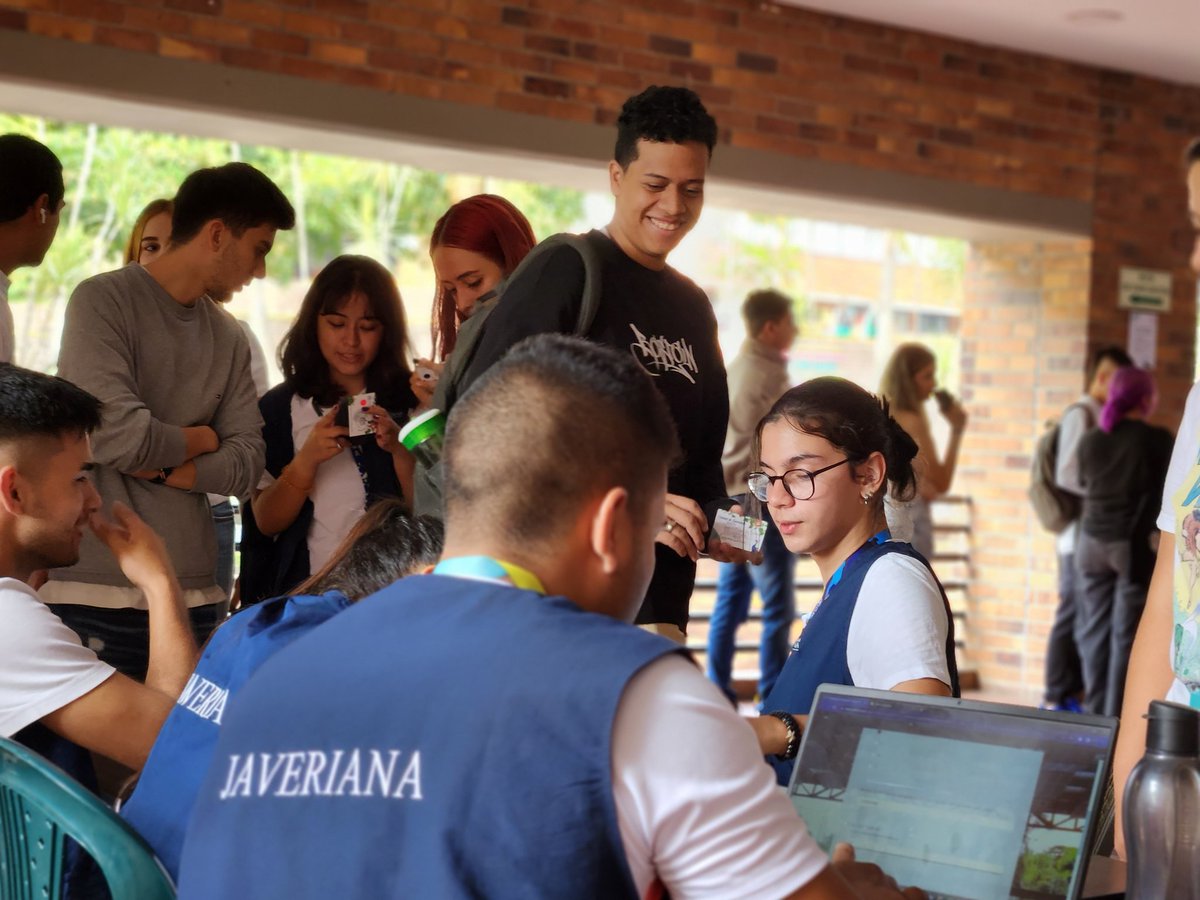 javerianacali's tweet photo. Estamos felices de darle la bienvenida a nuestros nuevos javerianos y javerianas que inician su vida universitaria 📚  hoy 🤩.

Este será su nuevo hogar 🏡 https://t.co/lJsiy2sxkt
