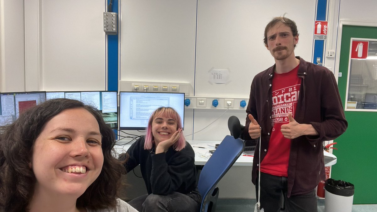Awesome week at @esrfsynchrotron using the beautiful set up at #BM01. Thank you @clairehobday group and @DrCharlieMcM! It’s a pleasure squeezing crystals with you 💎❄️🔥☢️
