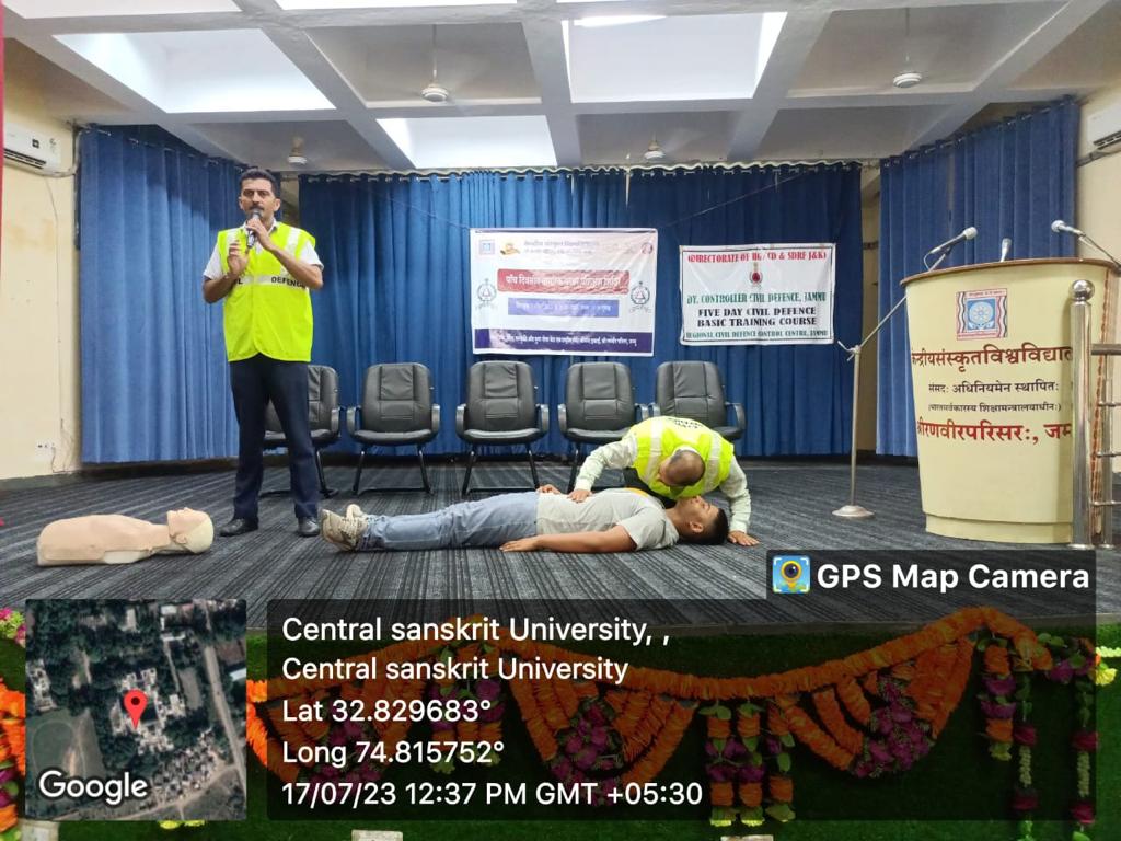 केंद्रीय संस्कृत विश्वविद्यालय श्री रणवीर परिसर जम्मू की राष्ट्रीय सेवा योजना इकाई एवं खेल, संस्कृति और युवा सेवा केन्द्र के संयुक्त तत्वावधान में पाँच दिवसीय नागरिक सुरक्षा प्रशिक्षण शिविर का आज उद्घाटन किया गया।
<a href="/CentralSanskrit/">CENTRAL SANSKRIT UNIVERSITY</a> 
<a href="/csujammu/">केन्द्रीय संस्कृत विश्वविद्यालय, जम्मू</a> 
<a href="/NssrdD/">NSS Regional Directorate Delhi</a>