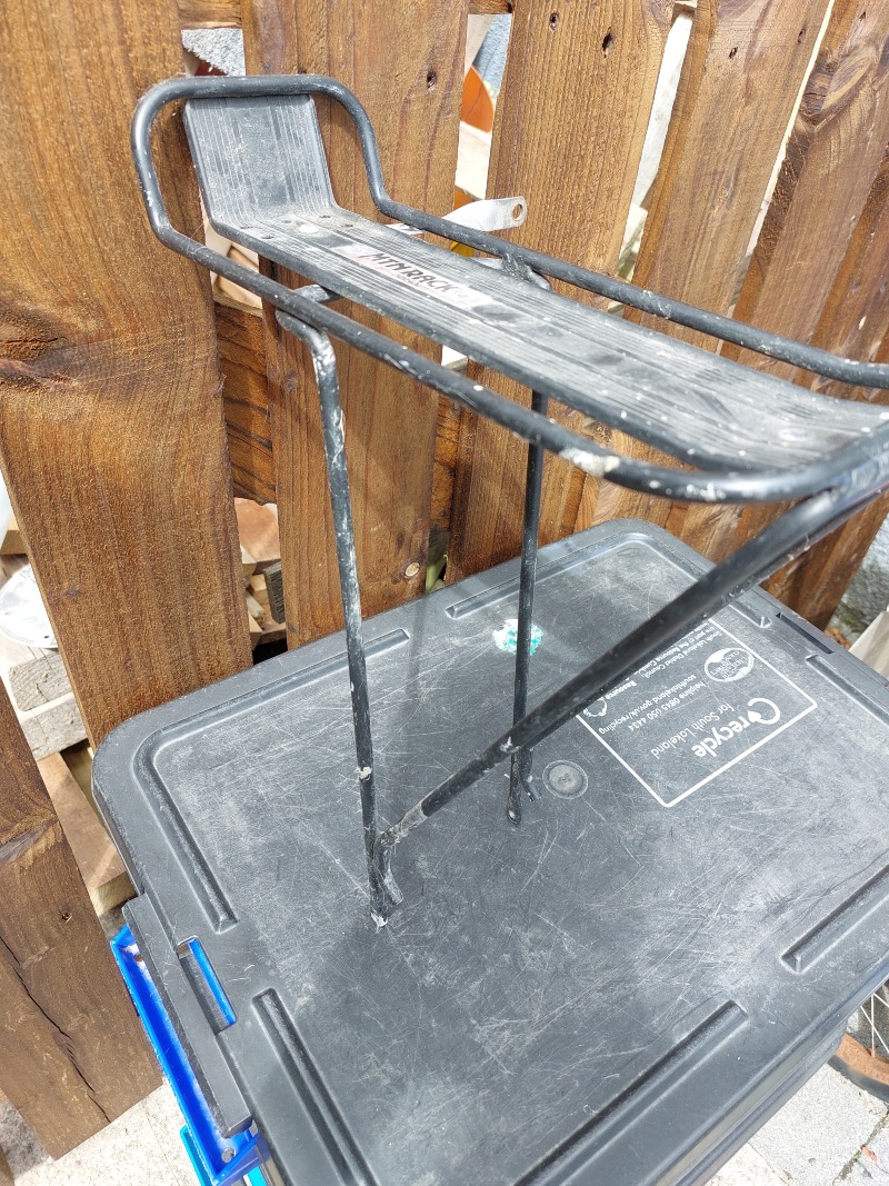KendalFreegle's tweet photo. OFFER: Blackburn bike rack (Kentrigg LA9) https://t.co/FsMH2tRo5u https://t.co/AHzx3jrnuo