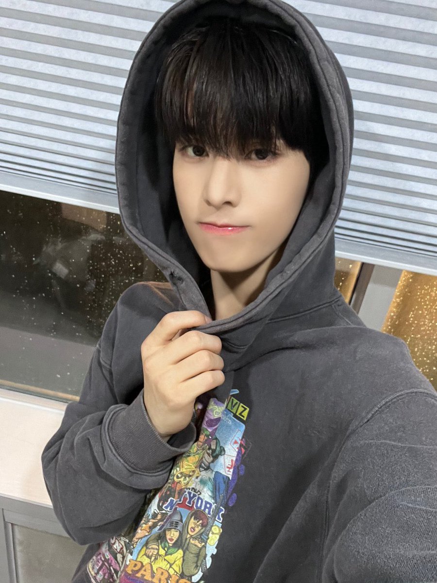 jinsik_730's tweet photo. 아 우뜨캐
진식이가 떨린다니까 나한테까지 그 떨림이 전달된 것 같아 … 🥹🥹
곧 만나 진식앙 🩵🩵 https://t.co/3tbm9CiRU3