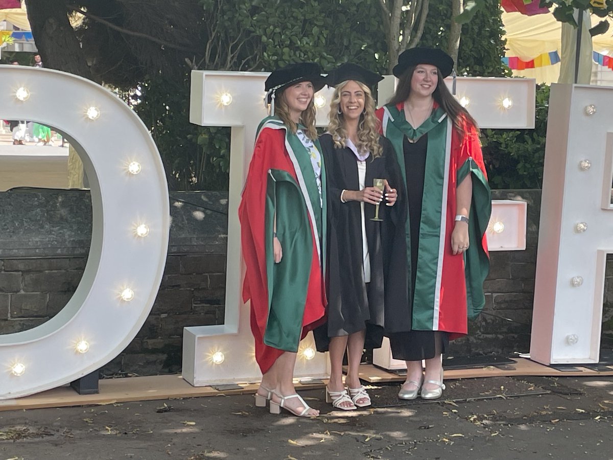 alanlparker's tweet photo. Super proud of these three #VITALab @virustinkerer superstars - congrats Dr @emilyanne611, Dr @bio_tabs and @HannahPreston99 MPhil graduating today @cardiffuni @DCGResearch https://t.co/dEWd26s5Ip