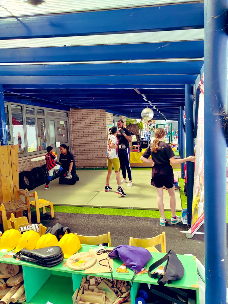 ShacklewellFams's tweet photo. We raised £7,500 at the summer fair!!! What a tremendous amount which will go directly to supporting children @ShacklewellE8 Thank you to everybody! A truly fantastic event.💥💥💥 https://t.co/UC4T2rr792