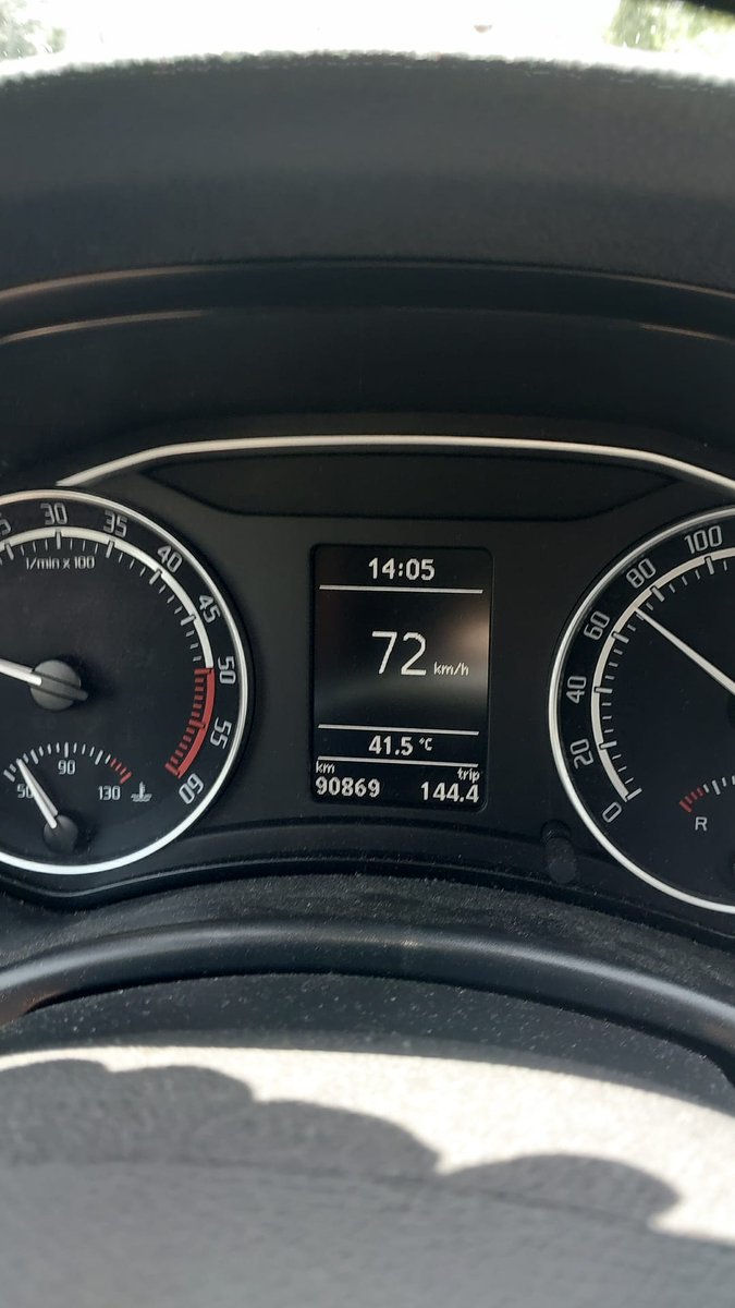 BalgarVero's tweet photo. @AEMET_Esp Zona sur de Ciudad Real con el coche en movimiento. Estamos acostumbrados  jajaja. Buen día. https://t.co/2lElv1qfQw