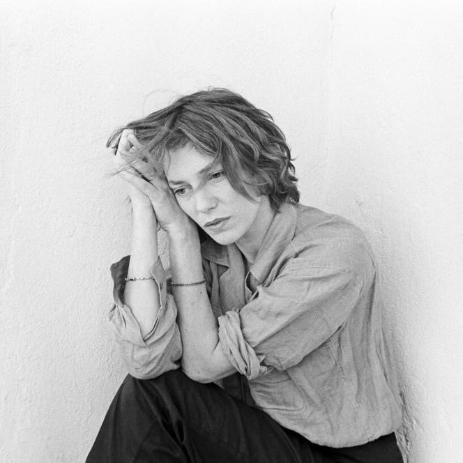 SergeLama's tweet image. [TRISTESSE]

Et Vadim inventa Bardot
Et Gainsbourg inventa Birkin 
Pour la France deux grands cadeaux 
Deux grands affronts aux misogynes
Fers de lance qui portent haut
La haute image féminine
Gloire à Birkin en son tombeau
Tristesse ! Comme une pluie fine

Serge LAMA